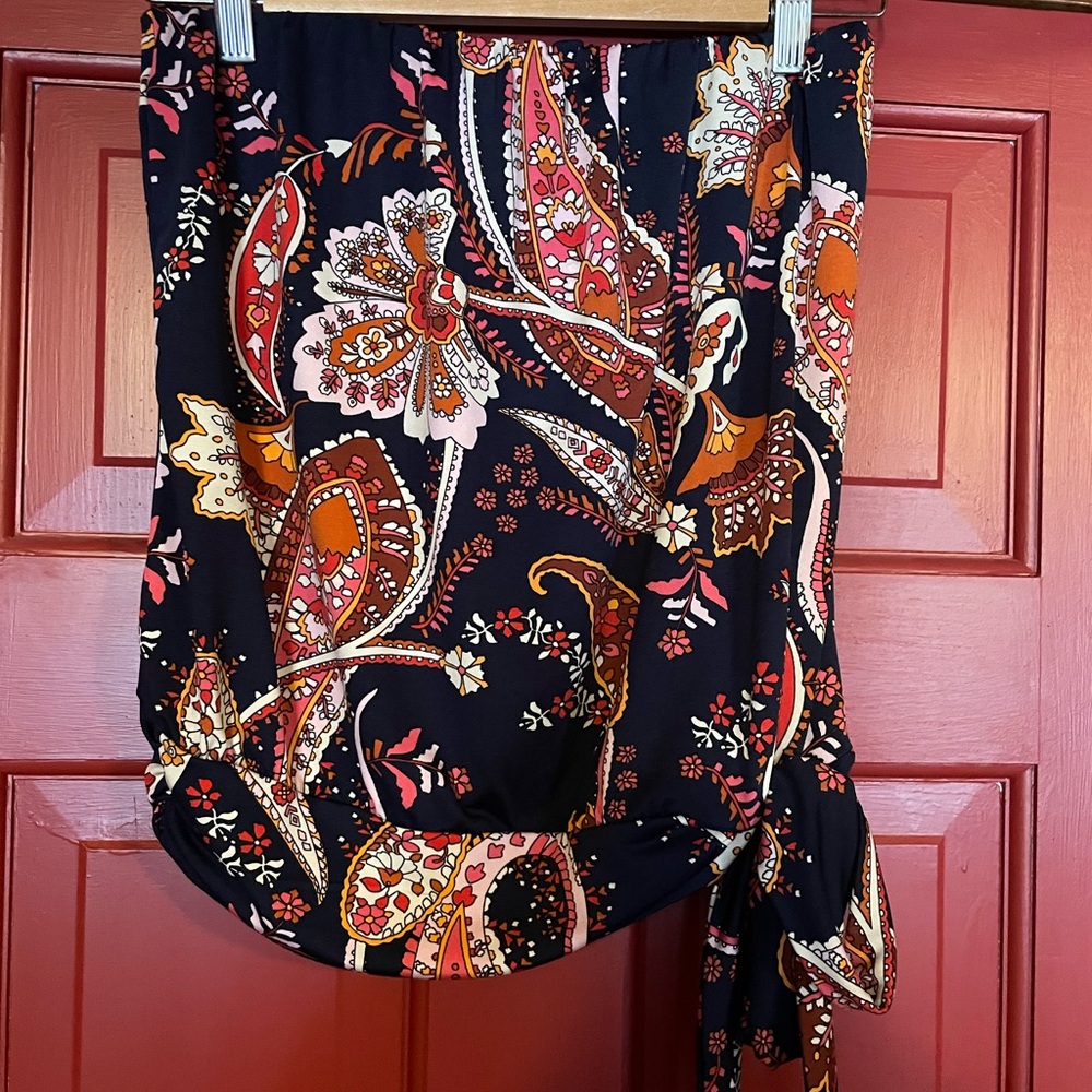 Super cute strapless paisley top